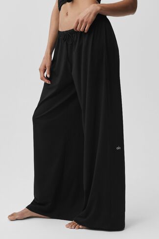 Alo Yoga Alosoft Mid-Rise Finesse Wide Leg Sweatpant - Black in Kuwait