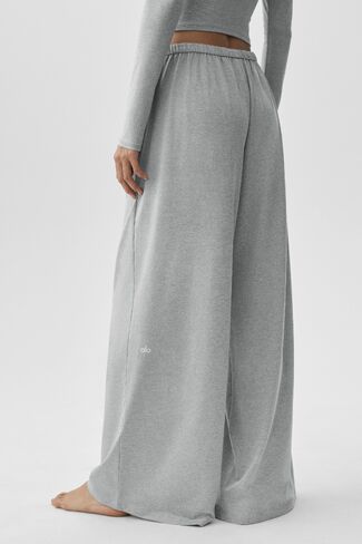 Alo Yoga Alosoft Mid-Rise Finesse Wide Leg Sweatpant - Vintage Athletic Heather in Saudi Arabia