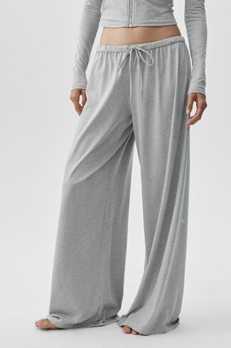 Alo Yoga Alosoft Mid-Rise Finesse Wide Leg Sweatpant - Vintage Athletic Heather in Saudi Arabia