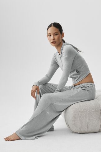 Alo Yoga Alosoft Mid-Rise Finesse Wide Leg Sweatpant - Vintage Athletic Heather in Saudi Arabia