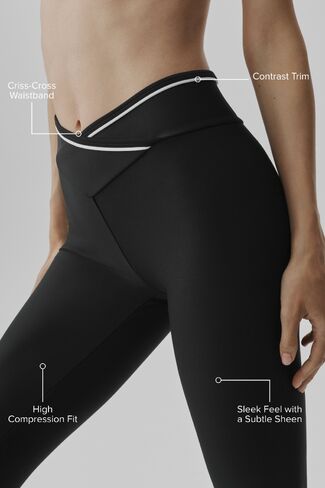 Alo Yoga Airlift High-Waist Trifecta Legging - Black/White in Saudi Arabia