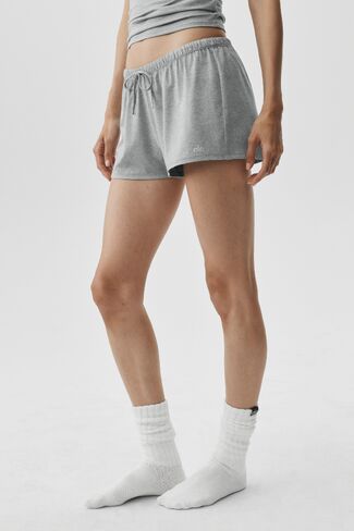 Alo Yoga Alosoft Low-Rise Finesse Short - Vintage Athletic Heather in Saudi Arabia