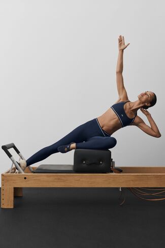 Alo Yoga Airlift Trifecta Bra - Navy/White in Saudi Arabia