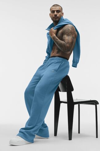 Alo Yoga Accolade Straight Leg Sweatpant - California Blue in Saudi Arabia