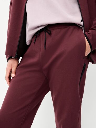 Old Navy Dynamic Fleece 4.0 Joggers - Reddy Or Not in Kuwait