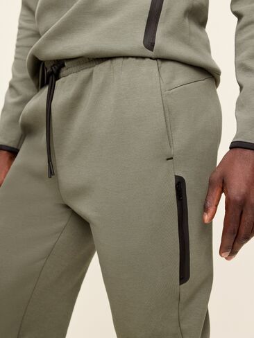 Old Navy Dynamic Fleece 4.0 Joggers - Loden in Kuwait