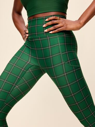 Old Navy Extra-High Waisted PowerSoft Boundless 7/8 Pocket Leggings – No Front Seam - Green Plaid in Kuwait