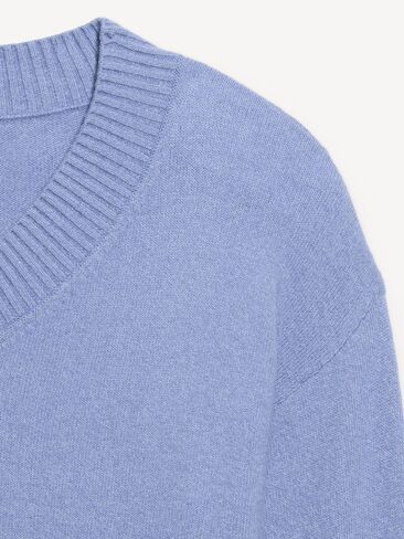 Old Navy SoSoft V-Neck Sweater - Shady Lane in Kuwait