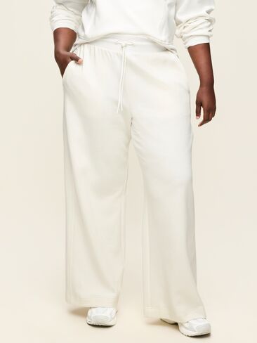 Old Navy Extra High-Waisted Dynamic Fleece Wide-Leg Sweatpants - Magnolia in Kuwait