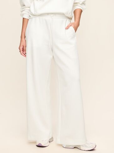 Old Navy Extra High-Waisted Dynamic Fleece Wide-Leg Sweatpants - Magnolia in Kuwait