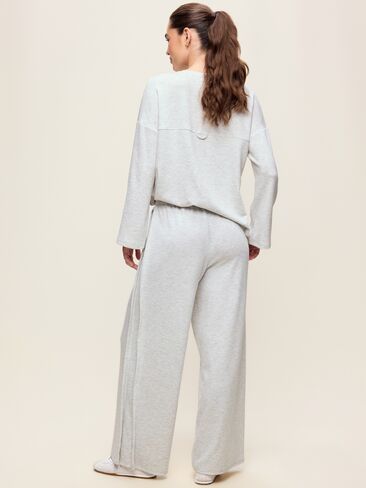 Old Navy High-Waisted Bounce Lite Drapey Wide-Leg Pleated Pants - Light Gray Heather in Kuwait
