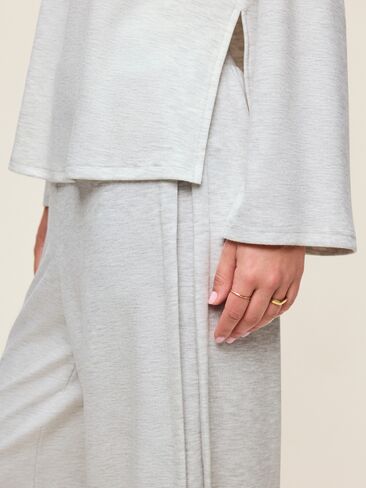 Old Navy High-Waisted Bounce Lite Drapey Wide-Leg Pleated Pants - Light Gray Heather in Kuwait