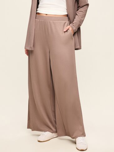 Old Navy High-Waisted Bounce Lite Drapey Wide-Leg Pleated Pants - Mocha in Kuwait