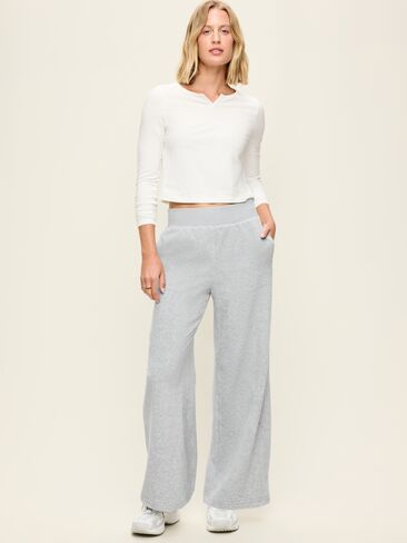 Old Navy Extra High-Waisted Performance Fleece Wide-Leg Sweatpants - Light Heather Gray in Kuwait