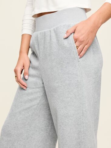 Old Navy Extra High-Waisted Performance Fleece Wide-Leg Sweatpants - Light Heather Gray in Kuwait