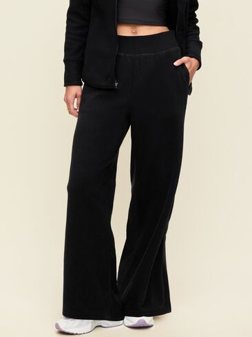 Old Navy Extra High-Waisted Performance Fleece Wide-Leg Sweatpants - Black Jack in Kuwait