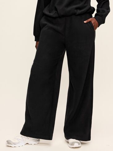 Old Navy Extra High-Waisted Performance Fleece Wide-Leg Sweatpants - Black Jack in Kuwait