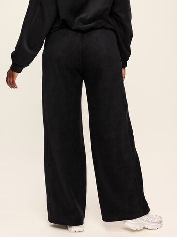 Old Navy Extra High-Waisted Performance Fleece Wide-Leg Sweatpants - Black Jack in Kuwait