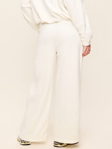 Old Navy Extra High-Waisted Performance Fleece Wide-Leg Sweatpants - Sea Salt in Kuwait
