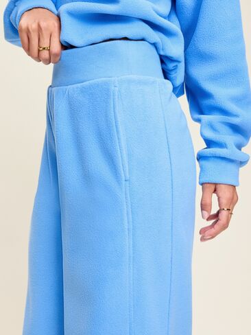 Old Navy Extra High-Waisted Performance Fleece Wide-Leg Sweatpants - Hopscotch Blue in Kuwait