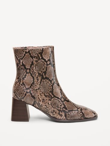 Old Navy Square-Toe Block-Heel Boots for Women - Snake in Kuwait