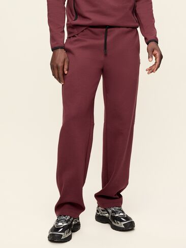 Old Navy Dynamic Fleece Straight-Leg Pants - Reddy Or Not in Kuwait