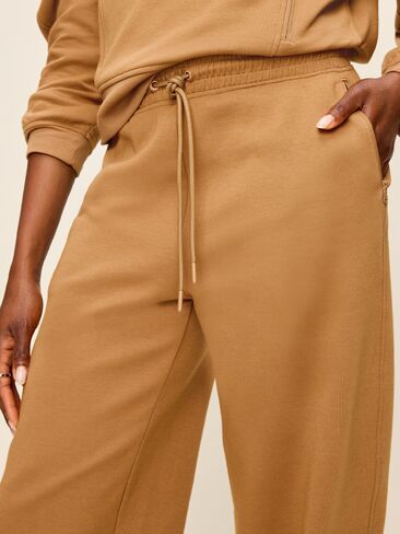 Old Navy Dynamic Fleece Joggers - Sycamore Bark in Kuwait