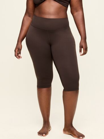 Old Navy High-Waisted StudioSmooth Pedal Pusher Capri Leggings - Black Coffee in Kuwait
