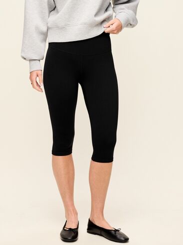 Old Navy High-Waisted StudioSmooth Pedal Pusher Capri Leggings - Black Jack in Kuwait