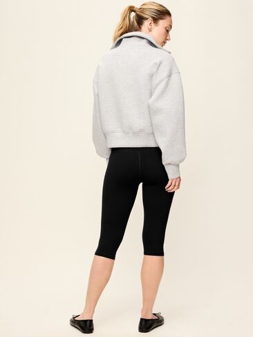 Old Navy High-Waisted StudioSmooth Pedal Pusher Capri Leggings - Black Jack in Kuwait