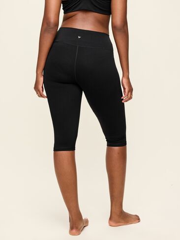 Old Navy High-Waisted StudioSmooth Pedal Pusher Capri Leggings - Black Jack in Kuwait