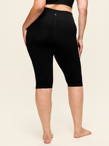 Old Navy High-Waisted StudioSmooth Pedal Pusher Capri Leggings - Black Jack in Kuwait