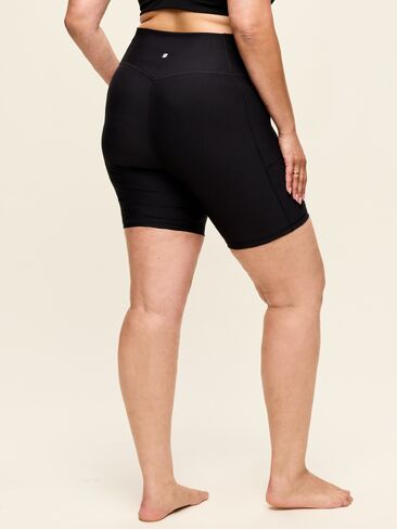 Old Navy High-Waisted StudioSmooth Biker Shorts -- 4-inch inseam - Black Jack in Kuwait
