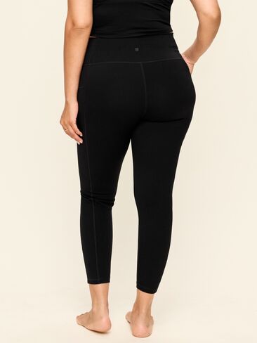 Old Navy High-Waisted StudioSmooth Boundless 7/8 Side-Pocket Leggings - Black Jack in Kuwait