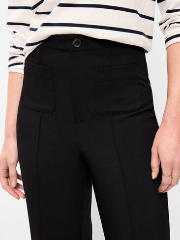 Old Navy High-Waisted Patch Pocket Flare Pants - Black Jack in Kuwait