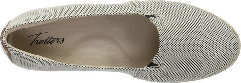 Trotters Women's Accent Loafer in Saudi Arabia