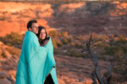 Teton Mammoth Queen Size Double Sleeping Bag- A Warm Bag The Whole Family can Enjoy – Great for Camping, Hunting and Base Camp. Stuff Sack Included, 40F Teal in Kuwait