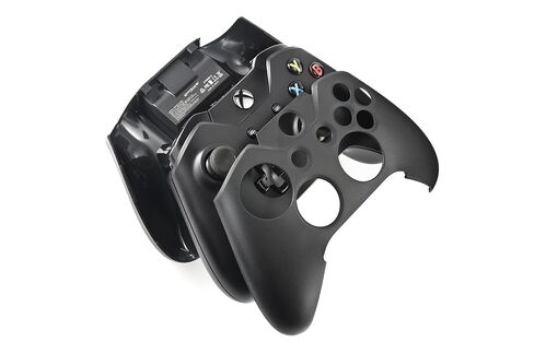 Gioteck Controller Skin Plus Black with Built-in Battery in Kuwait