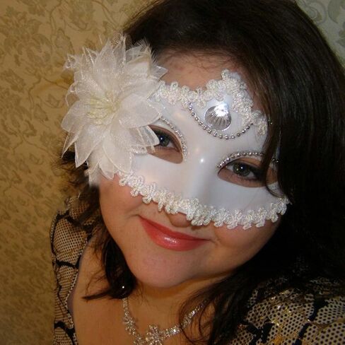 قناع تنكر البندقية للنساء من ديلادولا، أقنعة الدانتيل الأبيض، حفلة الزهور، حفلة موسيقية، زي ماردي غرا in Kuwait