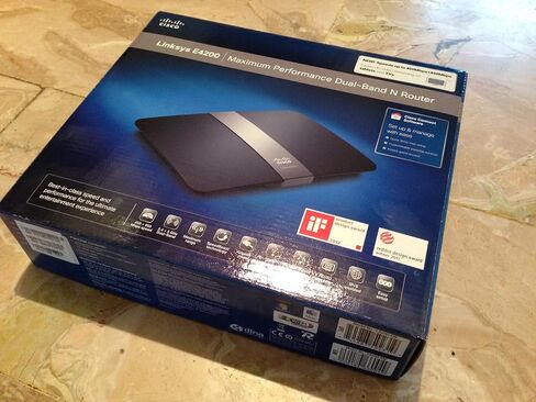 Linksys E4200 Maximum Performance Dual-Band N Router - Wireless Router - 4-Port-Switch in Kuwait