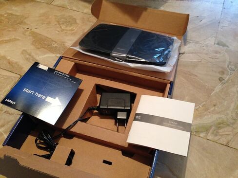 Linksys E4200 Maximum Performance Dual-Band N Router - Wireless Router - 4-Port-Switch in Kuwait