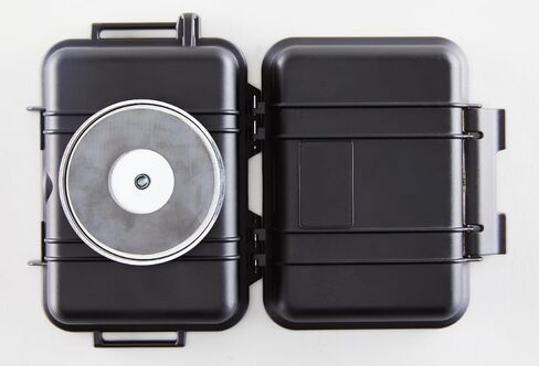 QT-V4 Pro Live GPS Tracker, 4G, Light Weight, Discreet, Covert, no Installation Required, Slap and Track in Kuwait