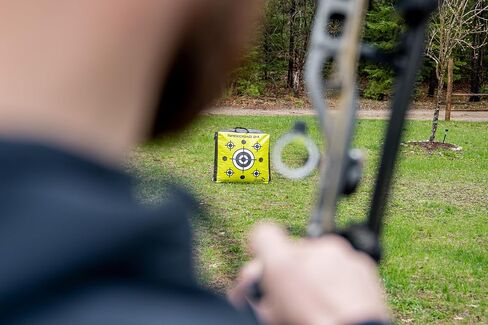 Delta McKenzie Speedbag 24" Archery Target - High Performance 475 FPS Dual-Sided Bag Target for Compound Bows & Crossbows - Field Point Compatible with Easy Arrow Removal in Saudi Arabia