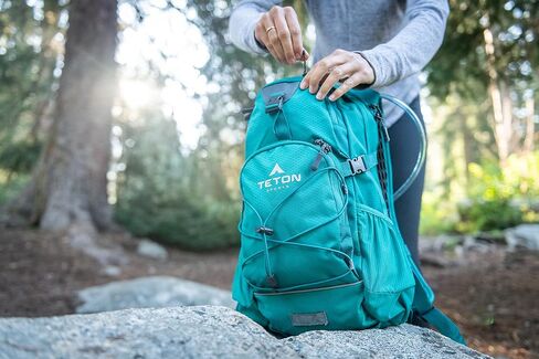 Teton Oasis Hydration Backpack – Lightweight Water Pack with Bladder for Hiking, Running, Cycling, Biking – 18L/22L Sizes – Sewn-in Rain Cover – Fits Men and Women in Kuwait