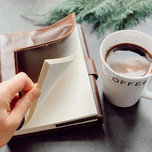 RUSTIC TOWN مجلة جلدية قابلة لإعادة الملء بصفحات فارغة - دفتر كتابة مجلة جلدية قابل لإعادة الملء مقاس A5 - هدية يوميات سفر عتيقة مصنوعة يدويًا للرجال والنساء in Kuwait