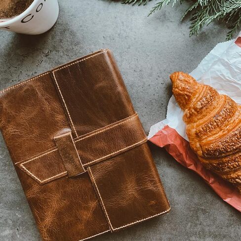 RUSTIC TOWN مجلة جلدية قابلة لإعادة الملء بصفحات فارغة - دفتر كتابة مجلة جلدية قابل لإعادة الملء مقاس A5 - هدية يوميات سفر عتيقة مصنوعة يدويًا للرجال والنساء in Kuwait