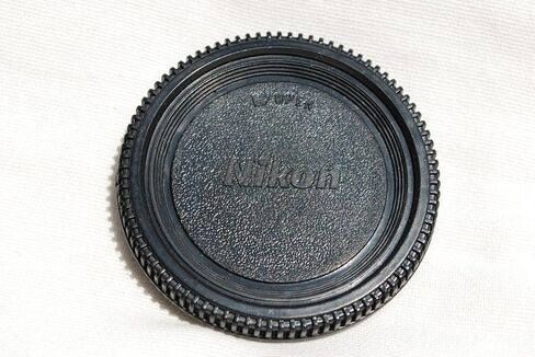 غطاء خلفي للعدسة وغطاء جسم الكاميرا لكاميرات نيكون DSLR وSLR D80 D90 D3000 D5000 D7000 in Kuwait