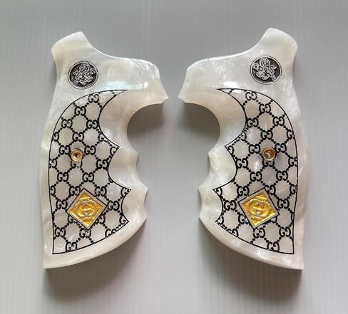 مقابض مسدس من الراتنج متوافقة مع إطار Smith and Wesson K/L بعقب مربع ومسدسات أخدود الإصبع وتصميم مربع فاخر وكلاسيكي مصنوع يدويًا من البوليستر in Kuwait