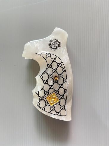 مقابض مسدس من الراتنج متوافقة مع إطار Smith and Wesson K/L بعقب مربع ومسدسات أخدود الإصبع وتصميم مربع فاخر وكلاسيكي مصنوع يدويًا من البوليستر in Kuwait