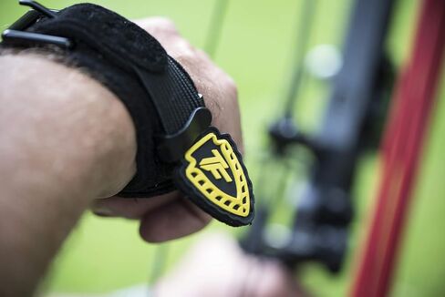 Trufire BDBF Bulldog Buckle Foldback Archery Compound Bow Release - حزام معصم أسود قابل للتعديل، مقاس واحد in Kuwait